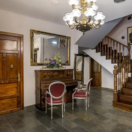 Alda Vía Hotel Leão